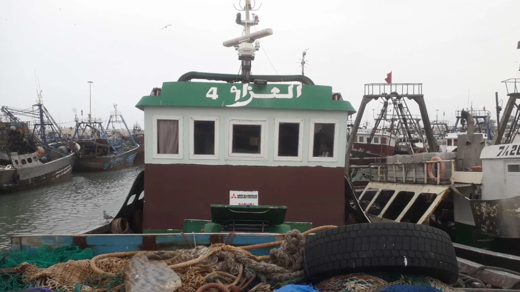 Bateau de pêche Azzam 4 traditionnel du Restaurant El Azzam à Essaouira, source de poisson frais
